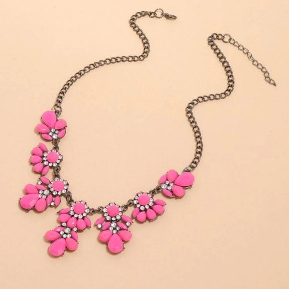 Rhinestone Flower Decor Necklace - Picture 2 of 6